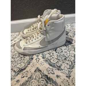 Nike Blazer Mid 77 Vintage High Top Sneakers Size 7 Women's White Gray